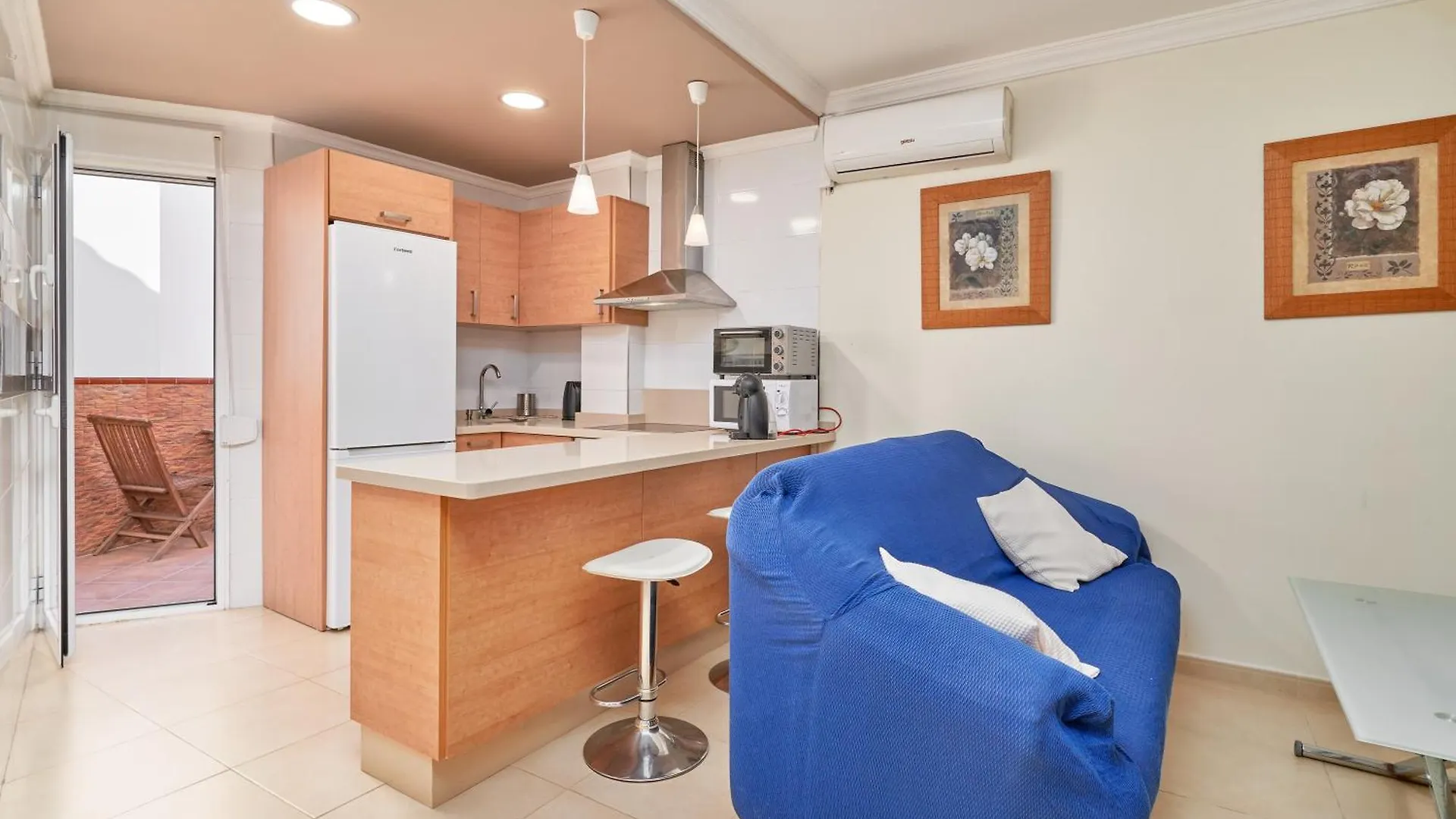 Apartamento Lola 1 内尔哈 公寓
